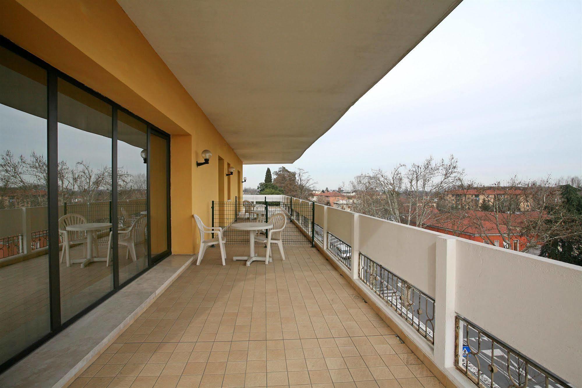 Ariston 3*